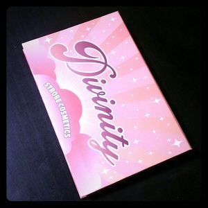 👑Strobe Cosmetics Divinity Palette👑